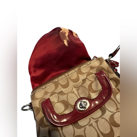 Authentic COACH purse. Needs some tlc and cleaning up - Picture 3 of 4